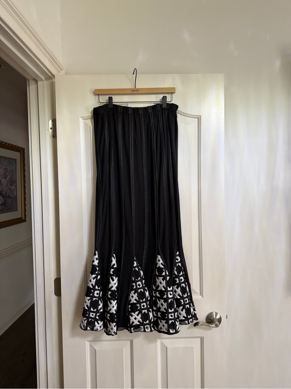Vintage ModeLia XL Black & White Ribbed Crisscross Ribbon Tulip Style Maxi Skirt